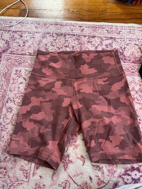 lululemon athletica Rose and Mauve Camo High-Rise Bike Shorts